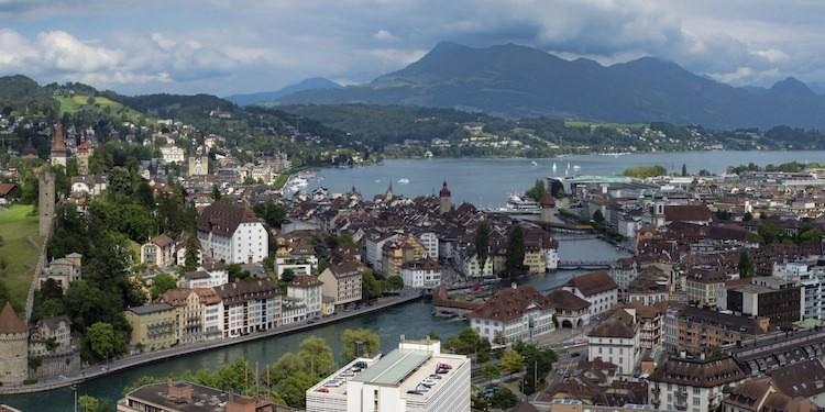 Где в Швейцарии цены на недвижимость растут быстрее всего?