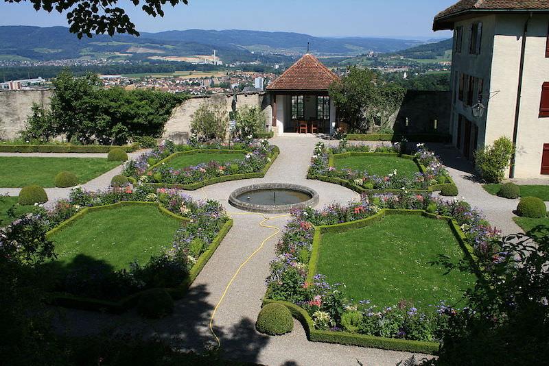 Сад в замке Ленцбург