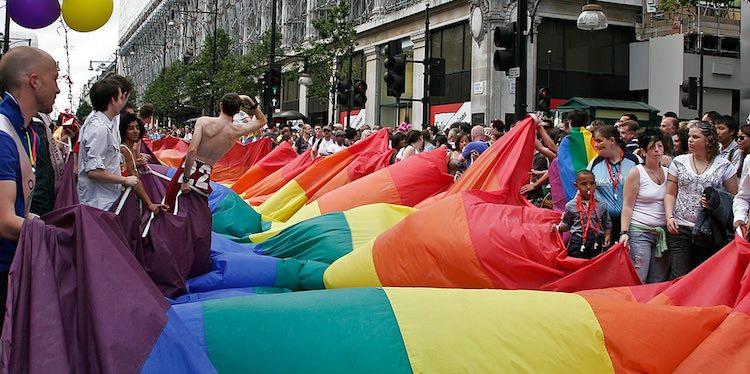 защитить ЛГБТ в Швейцарии геи